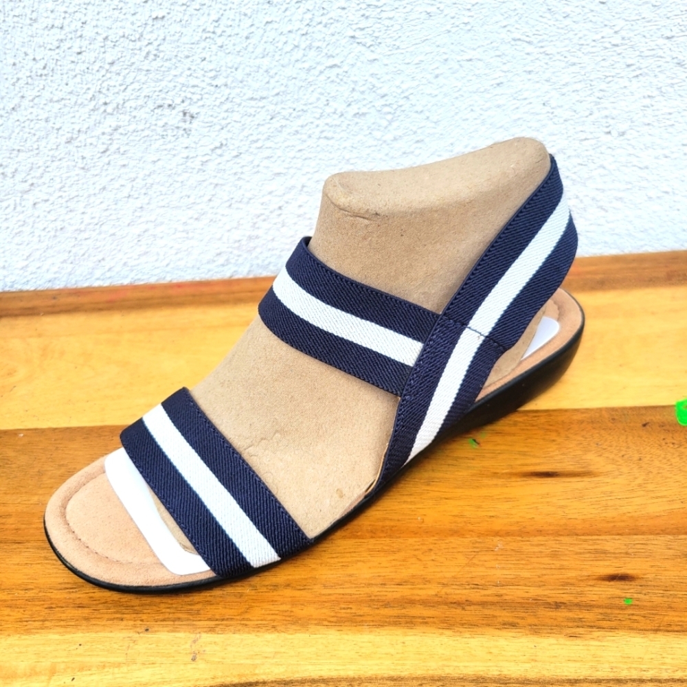 1 Amputee Shoe Women's  LifeStride Sandals  Size 10 M - Picture 4 of 16